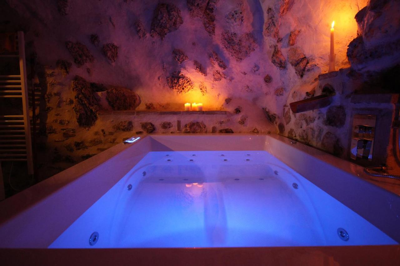 Santo'S House Luxury - Idromassaggio E Doccia Emozionale Villa Santo Stefano Di Sessanio Ngoại thất bức ảnh